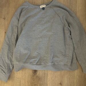 Universal Thread Gray Crew Neck Sweater